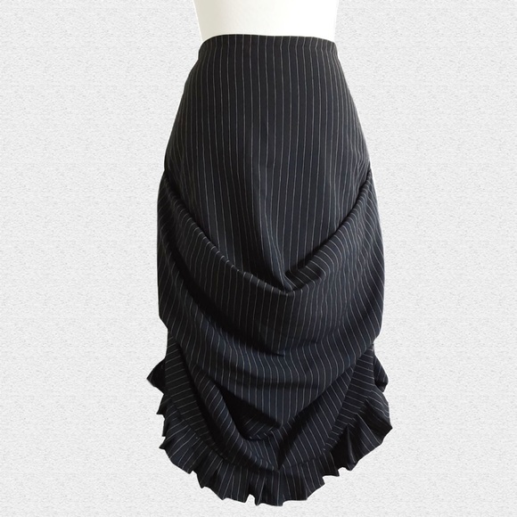 Gallery Serpentine Dresses & Skirts - GOTHIC. GALLERY SERPENTINE. Bustles Skirt in Black. Victorian Fashion 18th